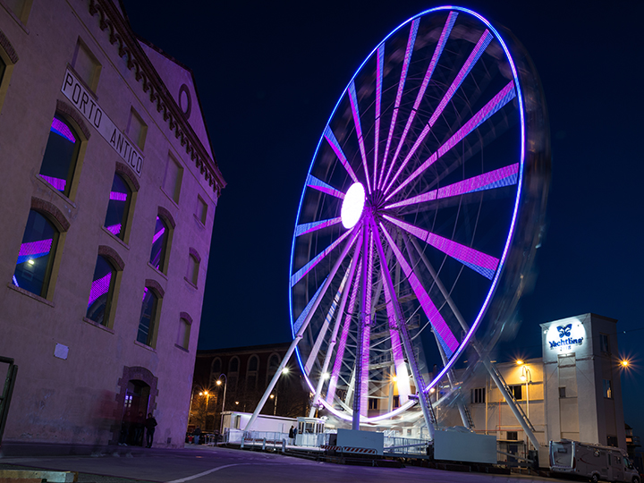 Night picture of a ferris wheel in Porto Antico (Genoa, Italy)